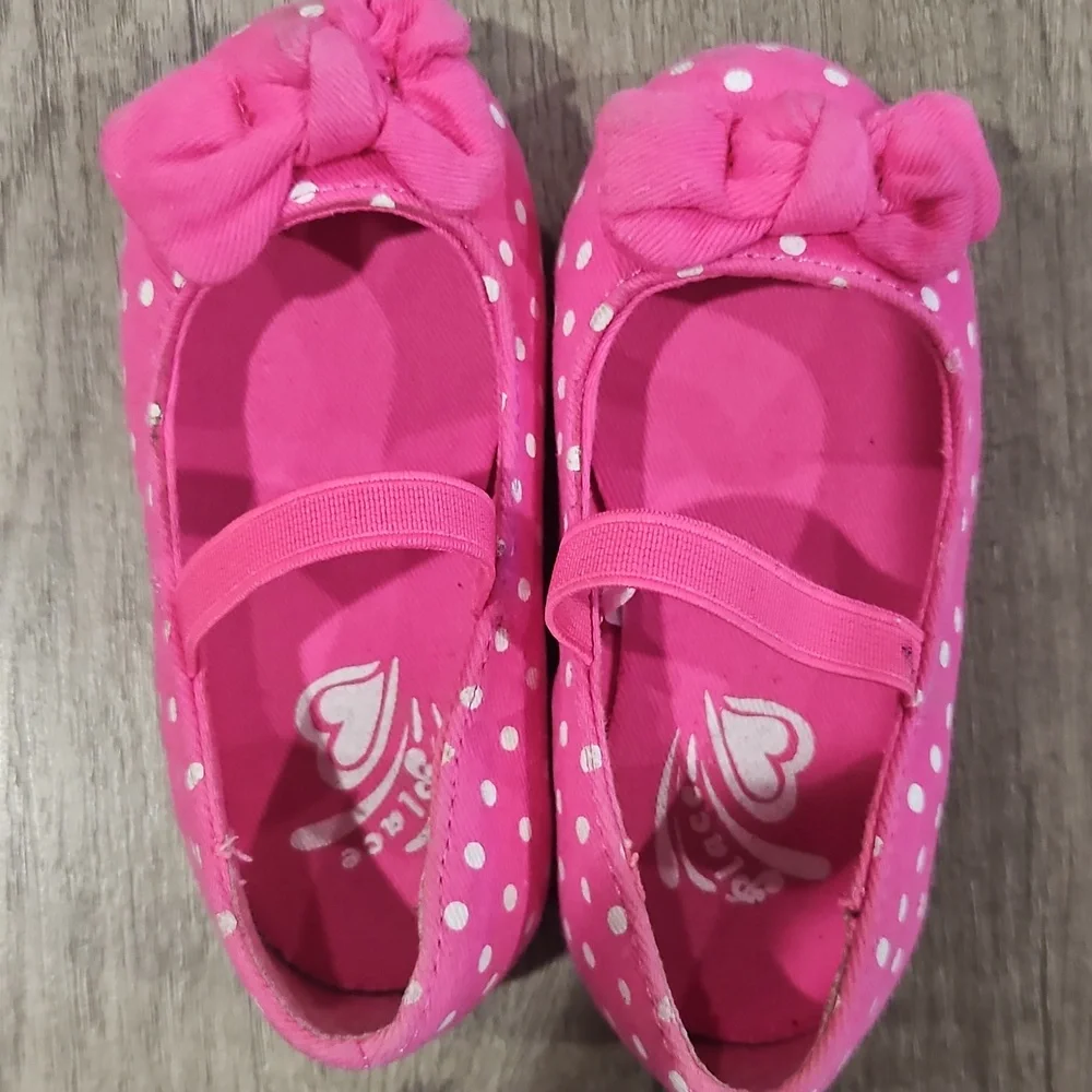 Place Pink Polka Dot Kids Shoes with Bow size 5